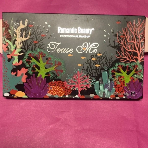 Tease Me Vibrant Eyeshadow Palette with Mirror - Picture 1 of 4